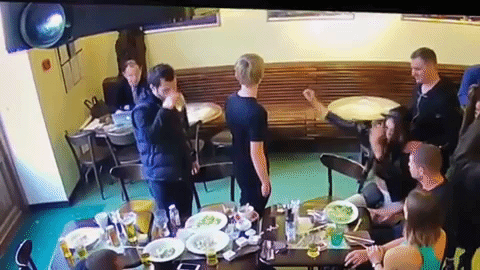 видеозапись с камеры наблюдения в кафе
