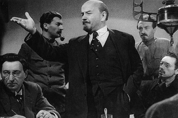 Владимир Ильич Ульянов 22 апреля 1870 г. – 21 января 1924 г. - российский революционер, крупный теоретик марксизма, советский политический и государственный деятель, создатель Российской социал-демократической рабочей партии (большевиков), главный организатор и руководитель Октябрьской революции 1917 года в России, первый председатель Совета Народных Комиссаров (правительства) РСФСР, создатель первого в мировой истории социалистического государства.