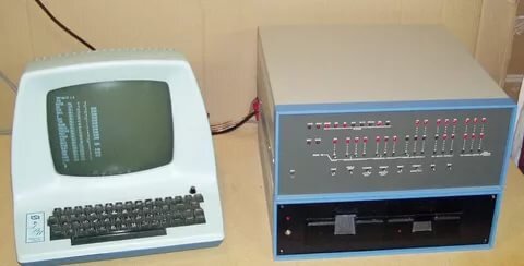 Altair 8800 - самый первый ПК
