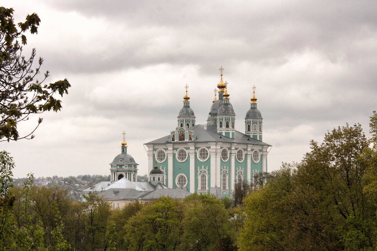 Смоленск где можно купить. Свято-Успенского кафедрального собора Смоленск.