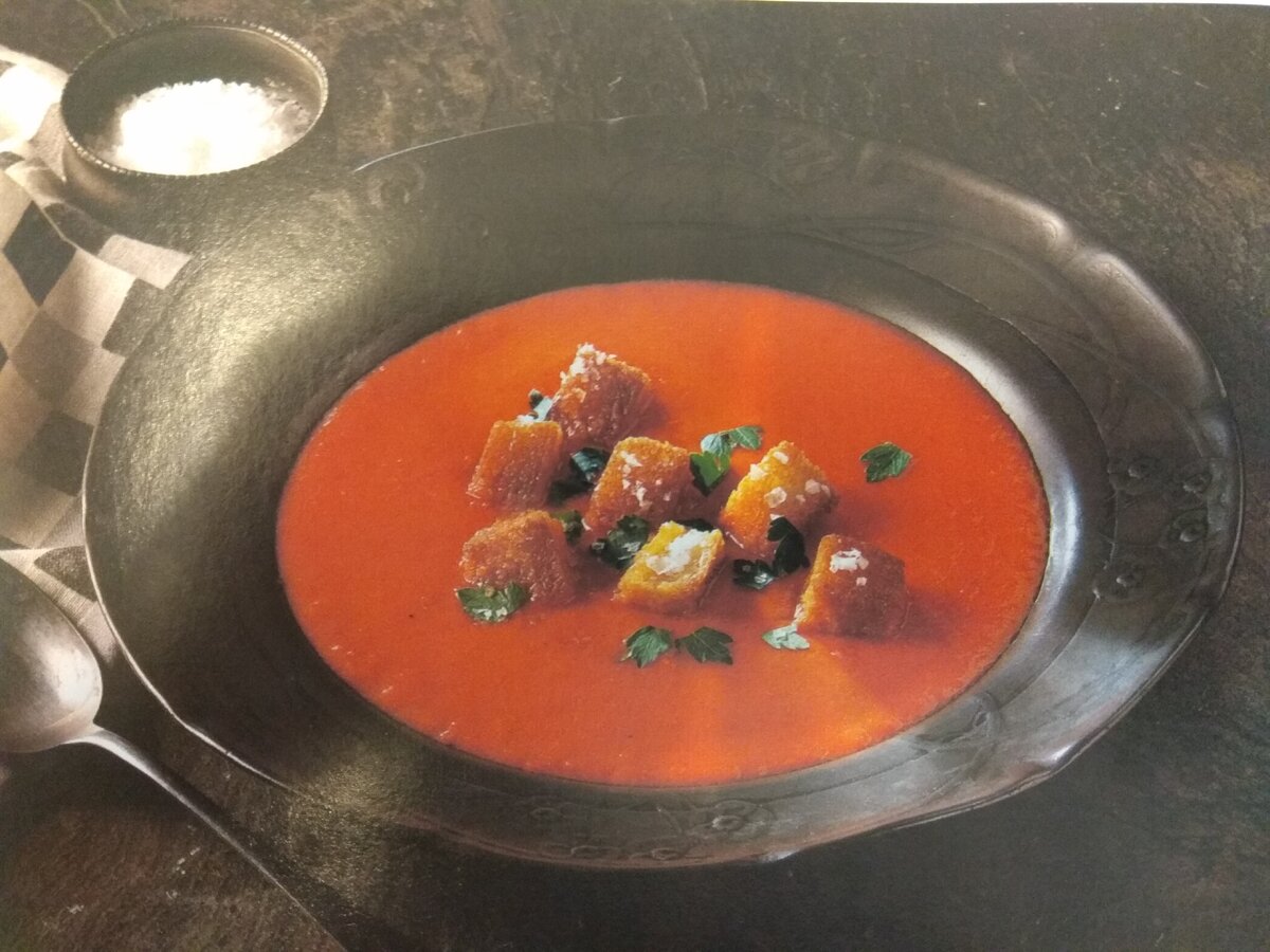 Холодный суп-пюре из красных перцев и апельсинов. Французская кухня