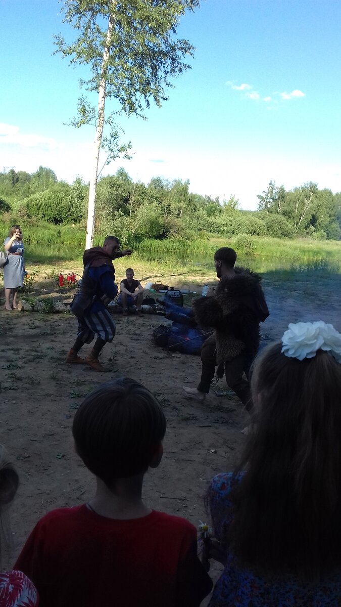Потом прибежали дикари, в смысле, викинг и богатырь