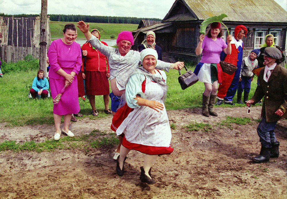 Фото: Николай Мошков. Похороны Стромы. 1994 год. Фото предоставлено нижегородским Русским музеем фотографии.