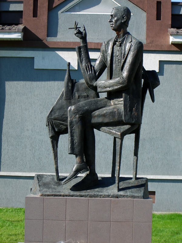 Pamiatnik Arkadiu Severnomu (Pamiatnik Pevcu-alkonavtu), People, Monuments, Ivan