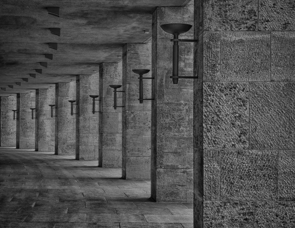 Роман о зомби апокалипсисе "Крепость" от Миланы Юн