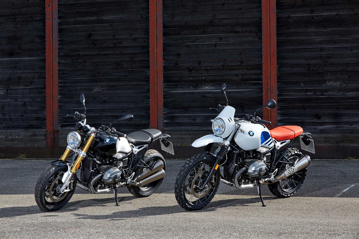 BMW RnineT слева,  а  BMW RnineT Urban G/S справа