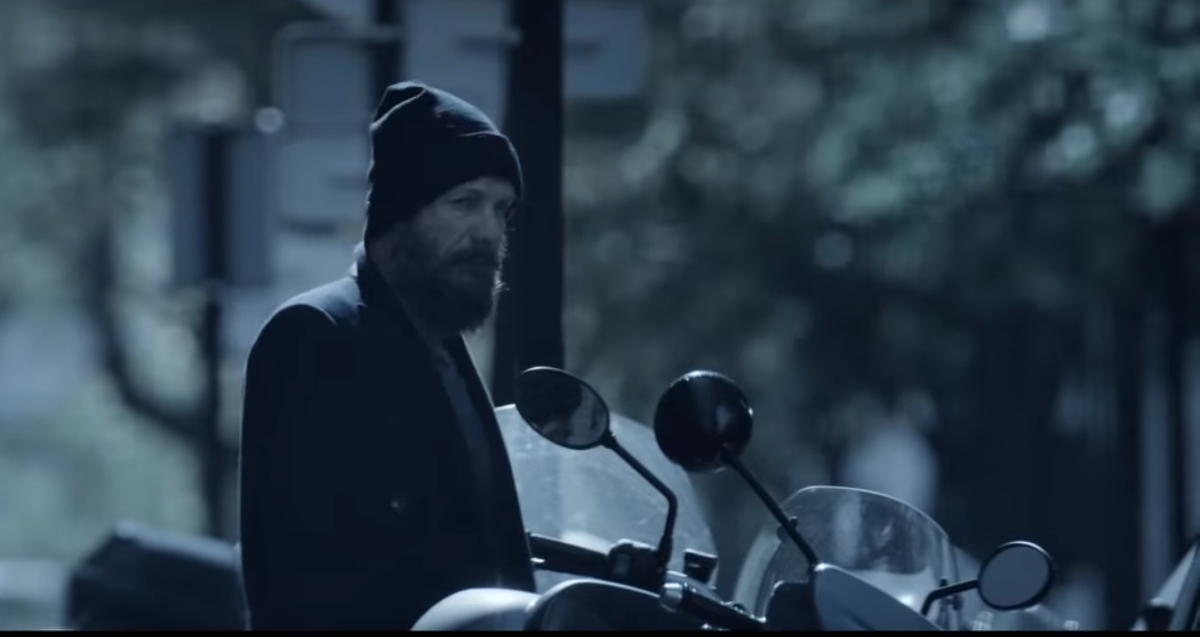 кадр из клипа