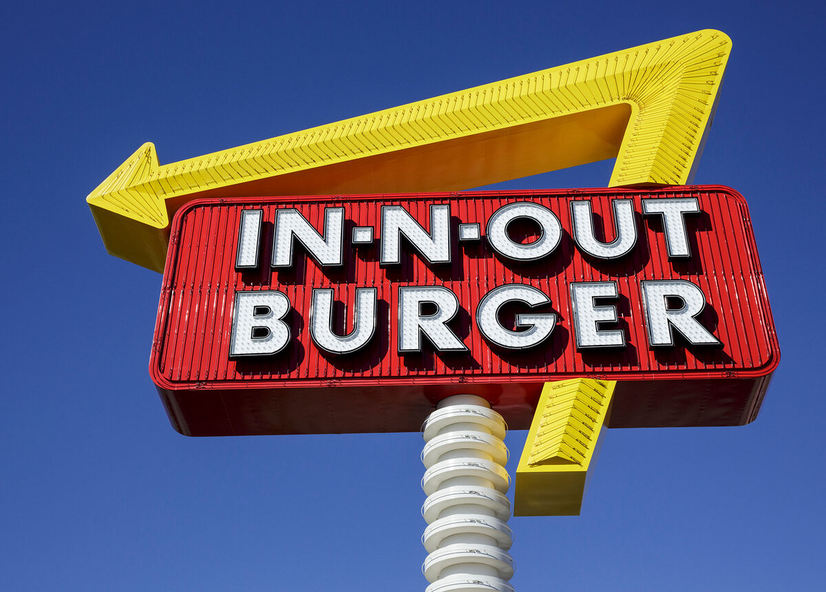 Вывеска ресторана in-n-out