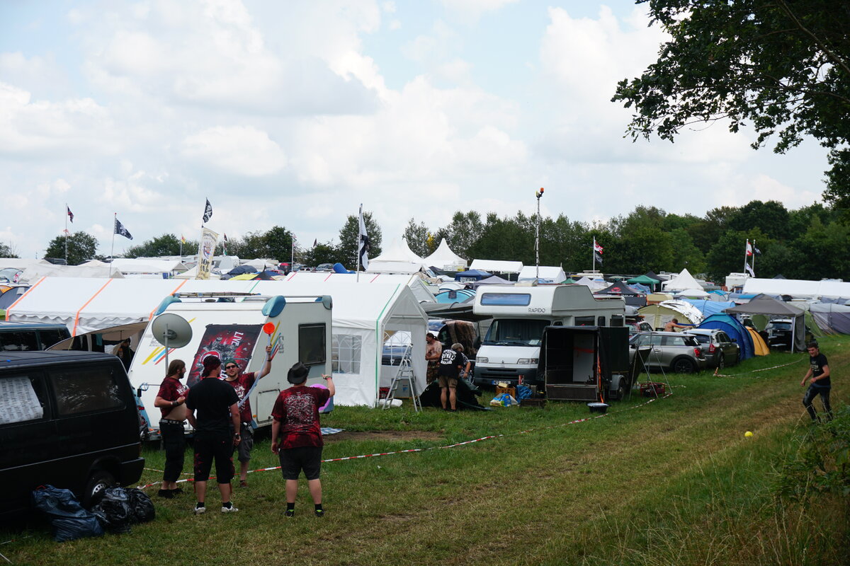 Кемпинг музыкального фестиваля в Германии.