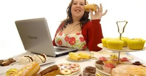 Питание в офисе не всегда диетическое, но причина ожирения не в нем