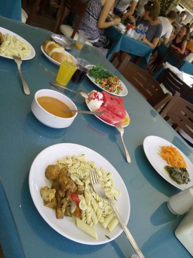 Макароны, овощи, куда без них? :-)