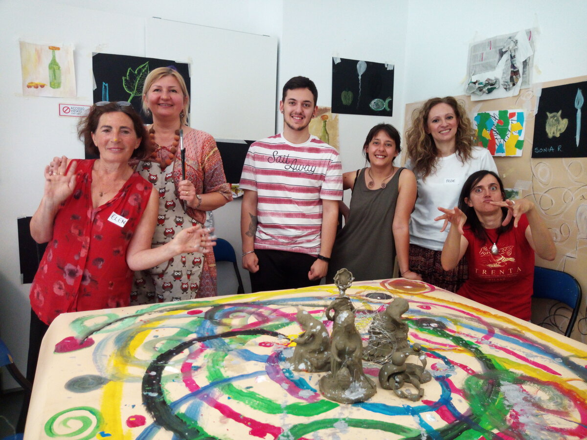 Елена Макарова, я и участники футуристического семинара с Мойрами из глины...