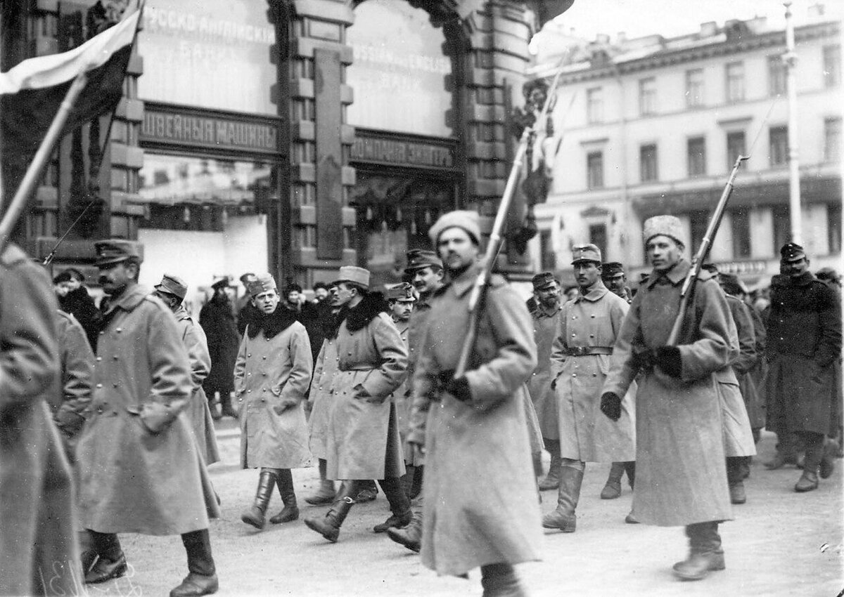 Петербург в годы первой мировой. Петроград 1914 год. Пленные австрияки 1915 Москва.