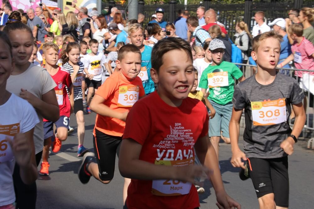 фоторепортаж: https://vedtver.ru/news/society/35-y-tverskoy-marafon-begu-i-raduyus/