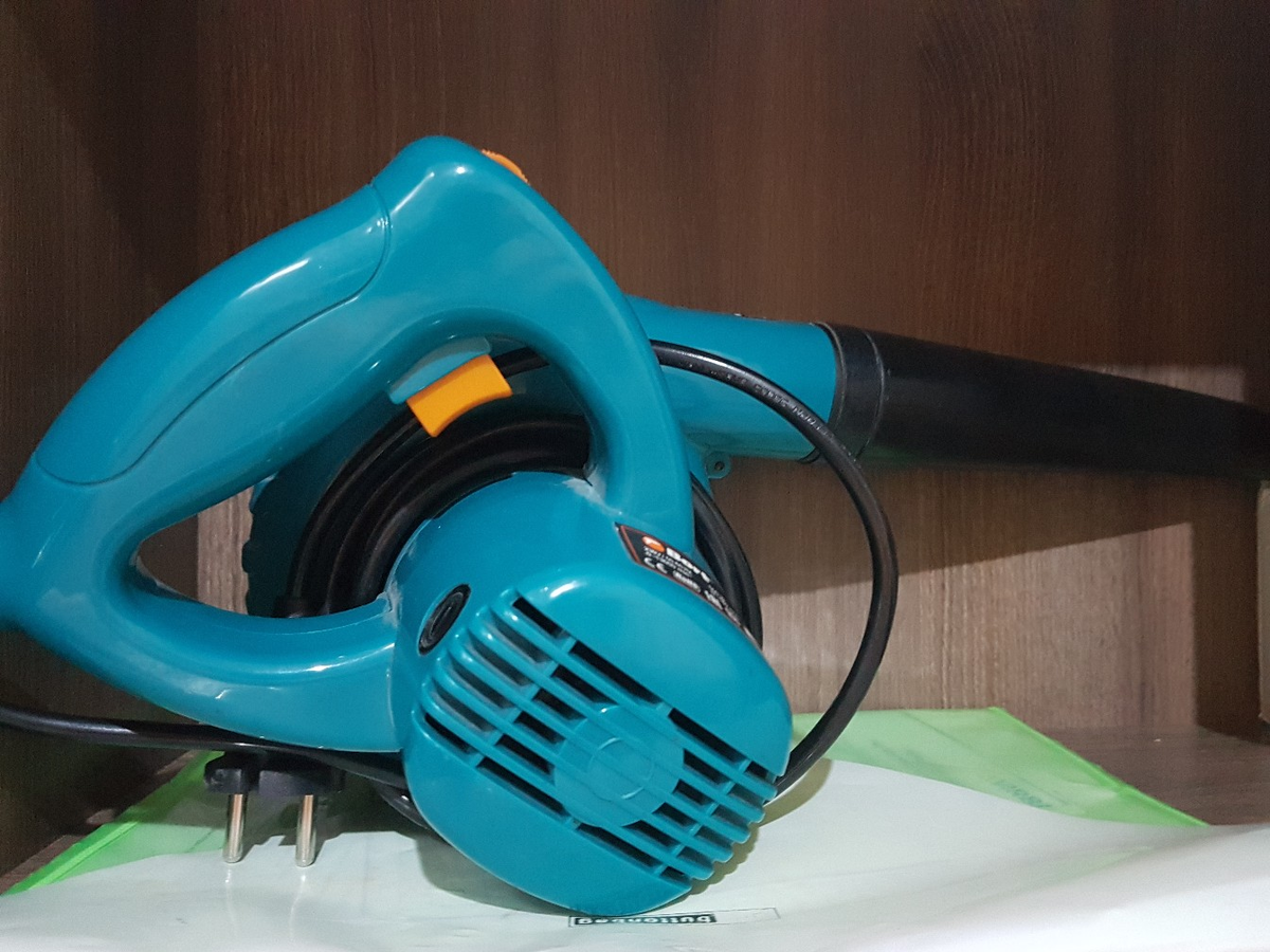 на фото моя, лежит в шкафу. Она очень маленькая, но удаленькая. 