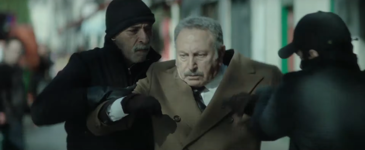 "- Девять рублей двадцать копеек? - бормотал он. - Может быть, вам еще дать ключ от квартиры, где деньги лежат?.. ...Кончилось тем, что Ипполита Матвеевича свели вниз, бережно держа под руки..."