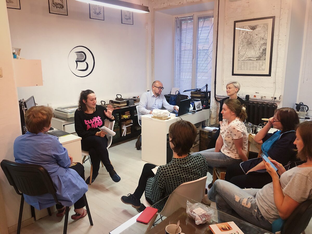 Фотография во время лекции.