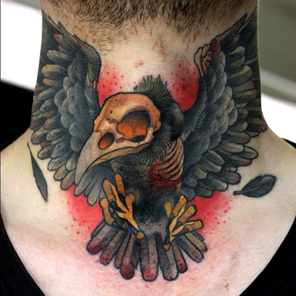 Татуировки ворона на голове