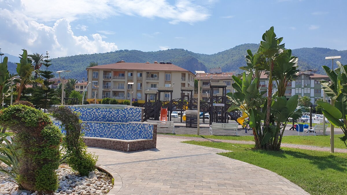 Fethiye kordonda  gezinti alanları 