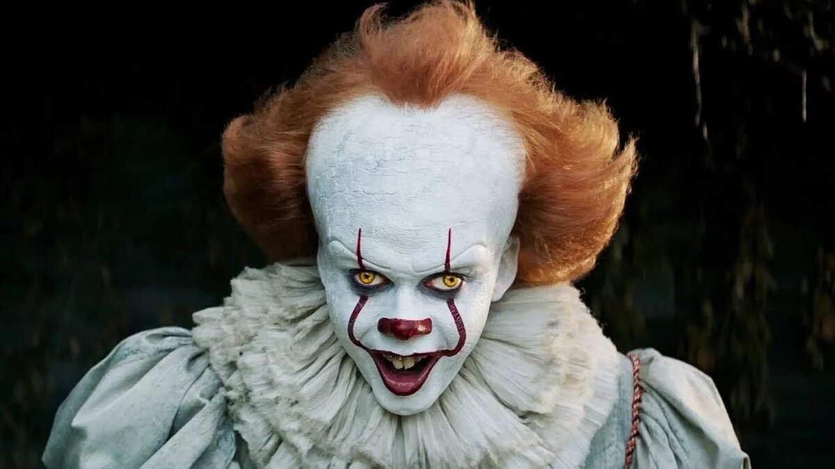 напишите в комментариях, чей образ больше вам понравился, тот фильм из 90-х или же именно тот что сейчас? Мне на первый взгляд показалось что новый образ слишком перенасыщен гримом, в то время как в старом фильме его было меньше, но ужаса это не убавляло. 