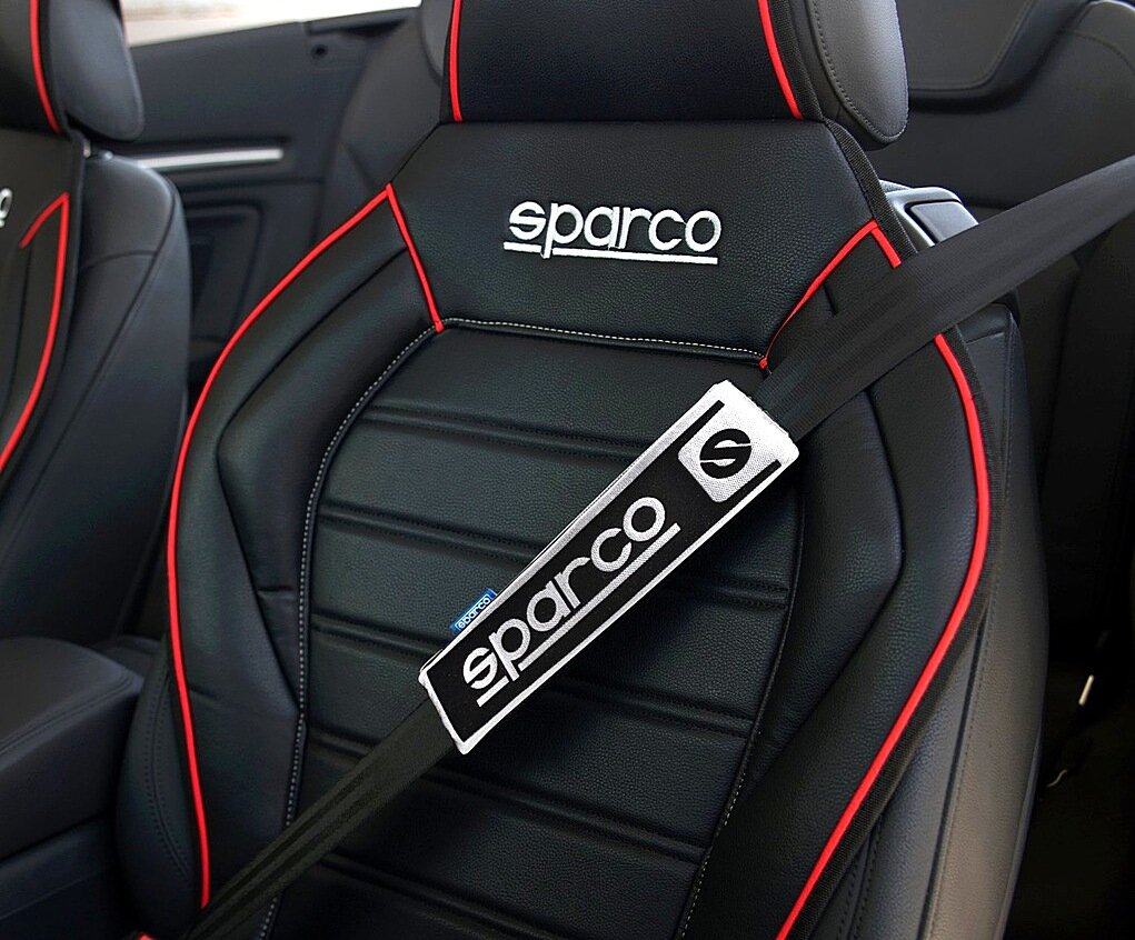 Ремни безопасности жигули. Sparco Corsa. Ремни безопасности Sparco. Спортивные ремни безопасности Sparco. Авточехлы Sparco 2131.