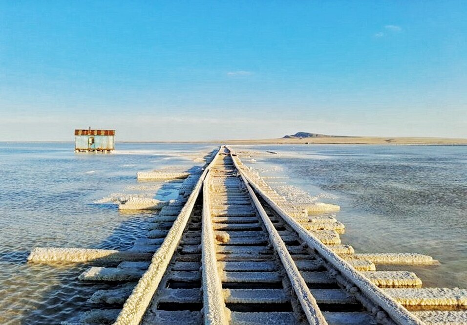 Железная дорога на пляже
