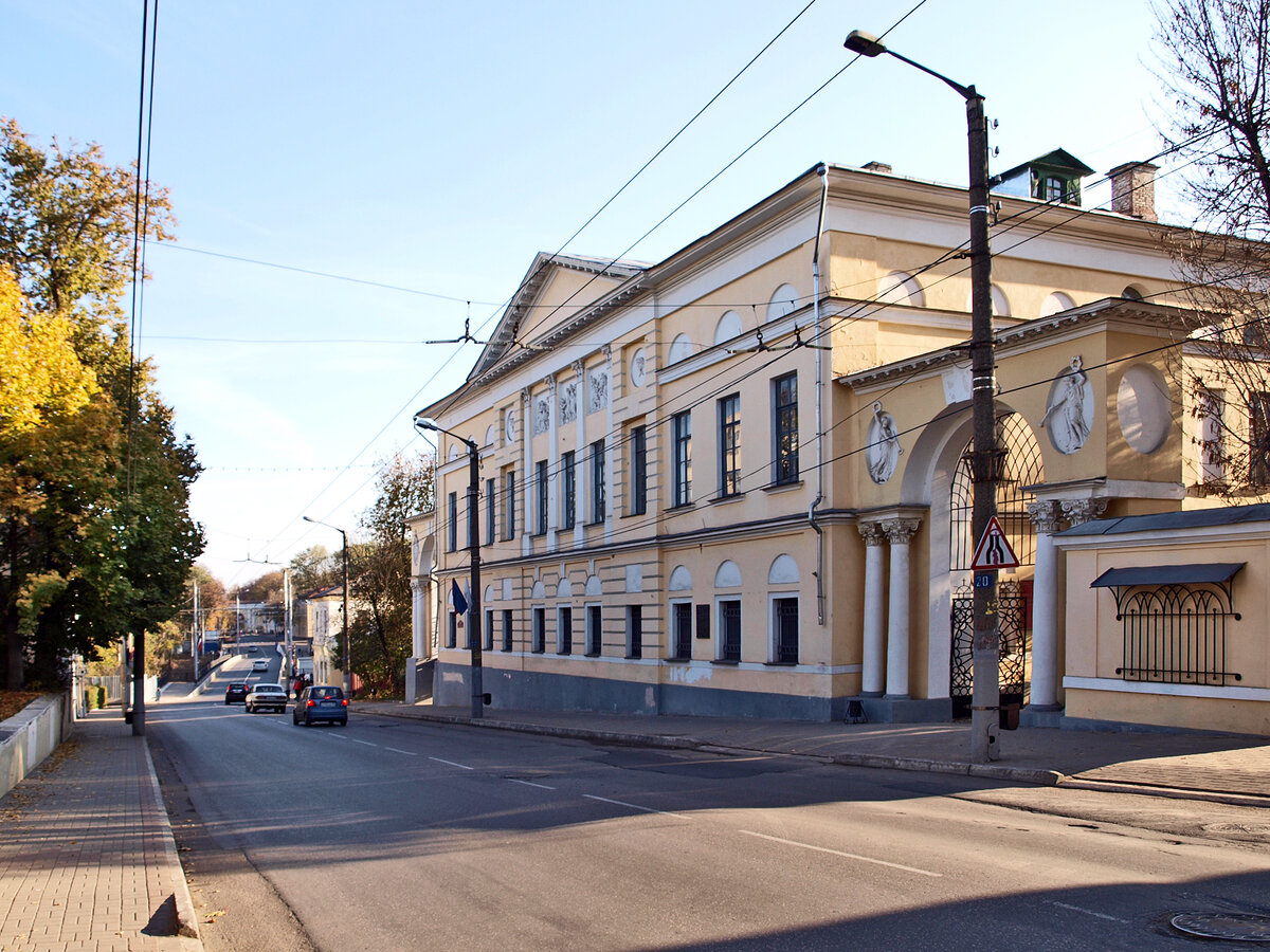 Калуга сайт рф. Пушкина улица Калуга краеведческий музей Калуга. Краеведческий музей Калуга на улице Пушкина. Калужский областной краеведческий музей. Калуга ул Пушкина архитектура.