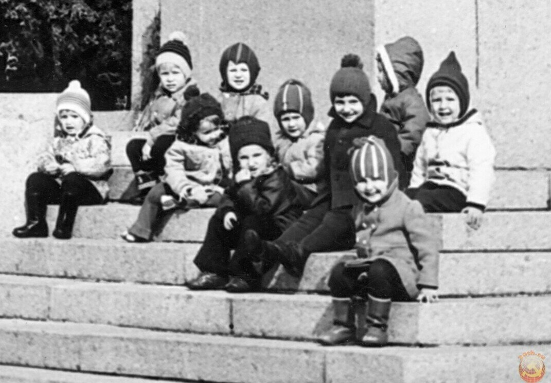 Шапки детские 80 годов. Советские шапки для детей. Шапки в СССР для детей. Детские шапки 70-х годов. Детские шапки 80-х годов