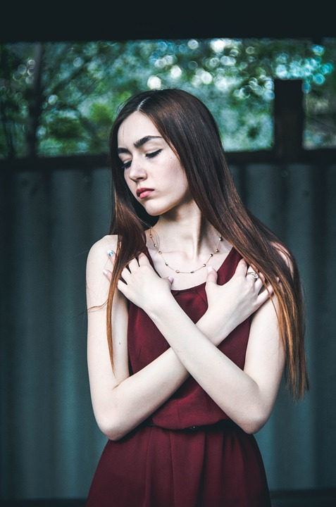 https://pixabay.com/photos/girl-hair-long-hair-beauty-775342/