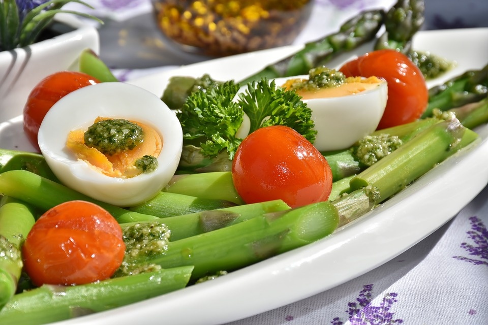 https://pixabay.com/photos/asparagus-green-green-asparagus-1307604/