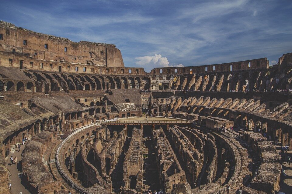 https://pixabay.com/photos/colosseum-europe-rome-roma-italy-526244/