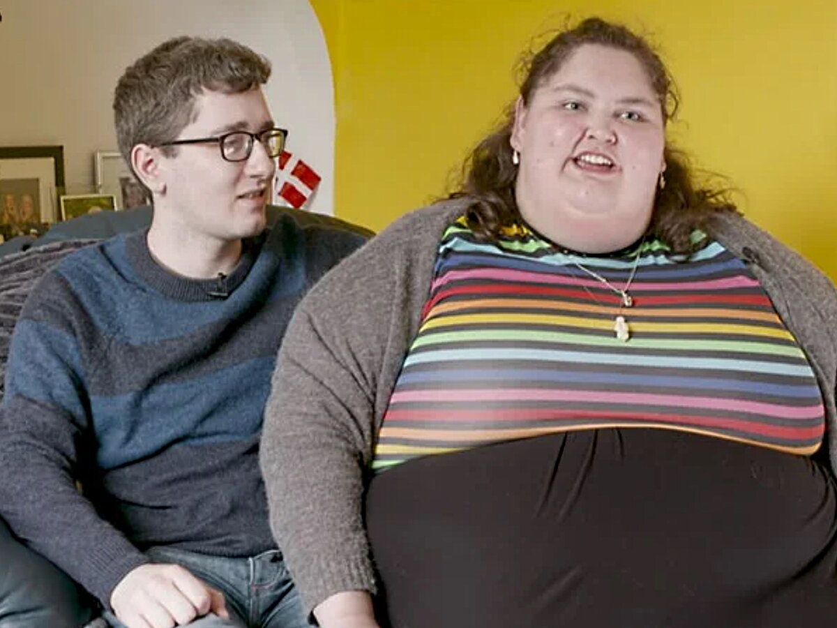 Толстый и худой человек. Жирным звучит круто. Толстый кот мемы. Крутой парень мем. Толстый мужик в майке.