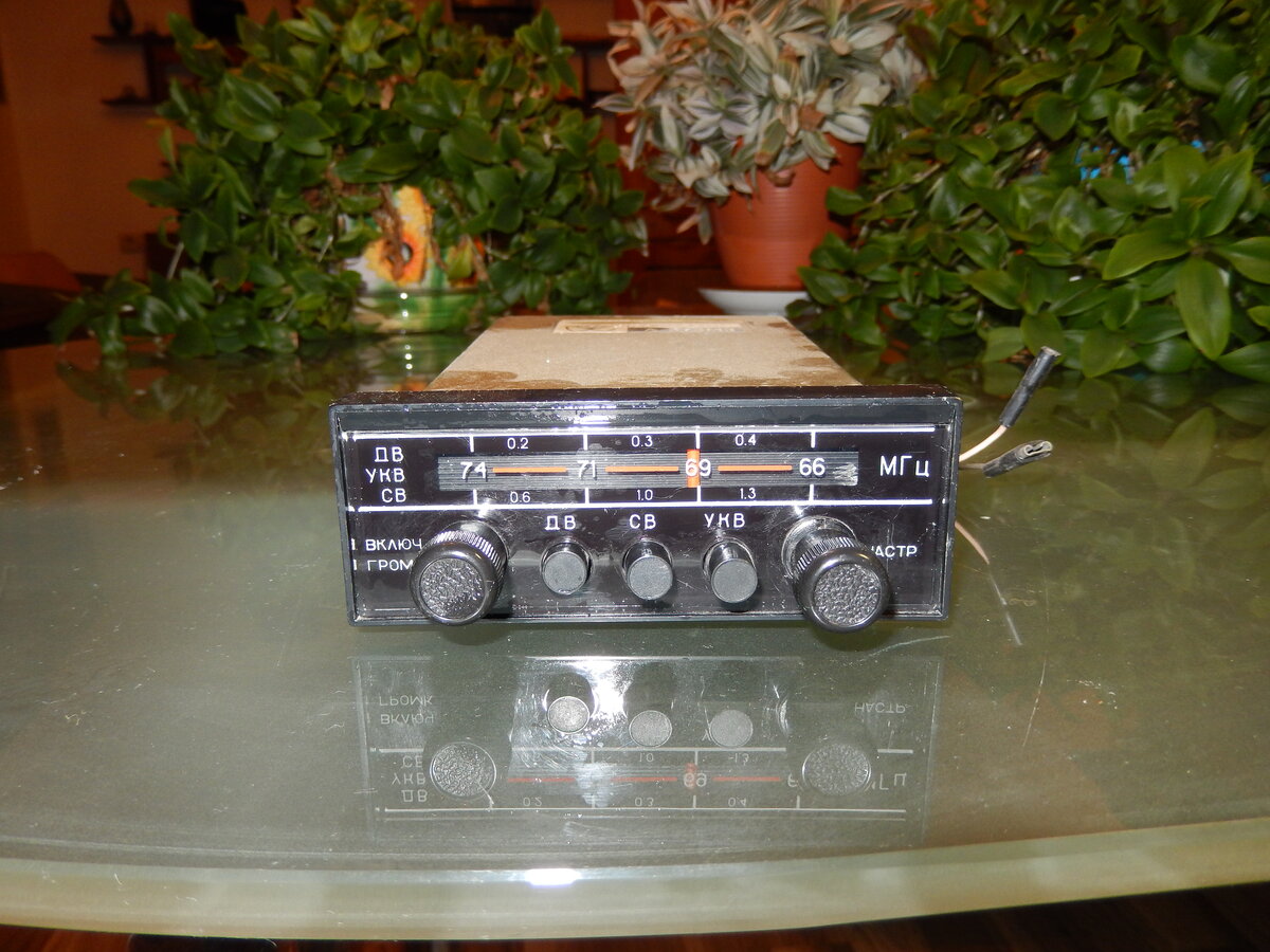  Автомобильный радиоприемник А-373МЭ изготовленный Муромским радиозаводом в 1981 году