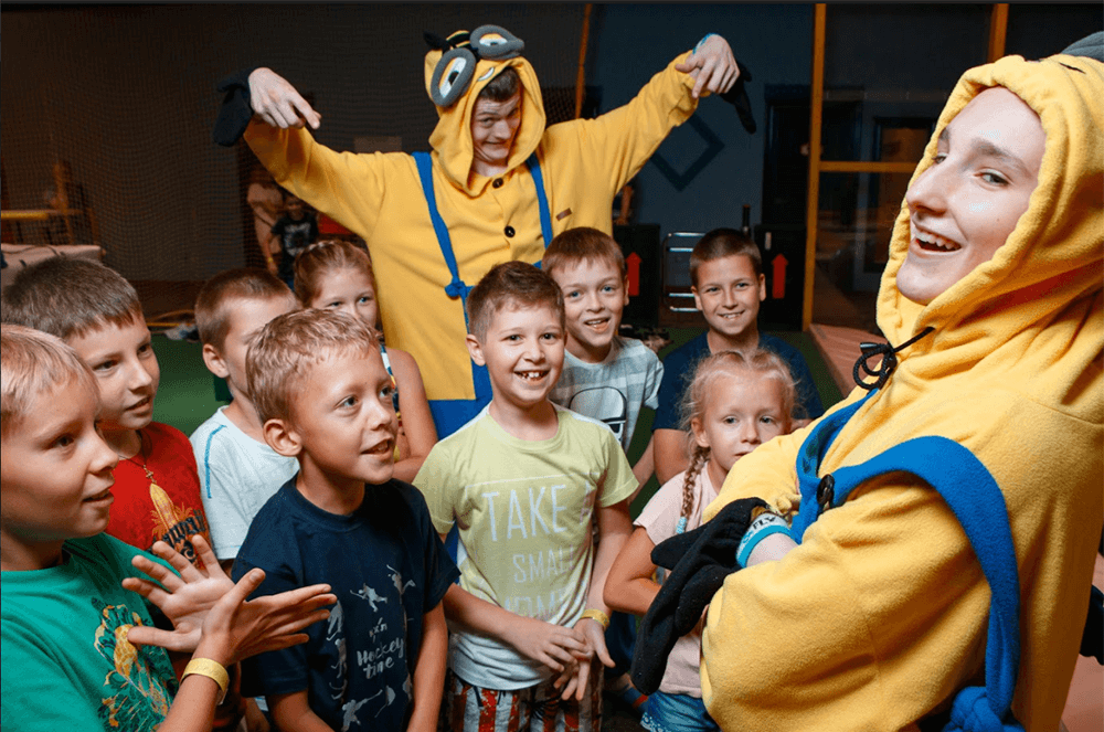 елка в мытищах. дед дом для детей г. массовые игры для аниматоров. представления в мытищах для детей. представления в мытищах для детей.