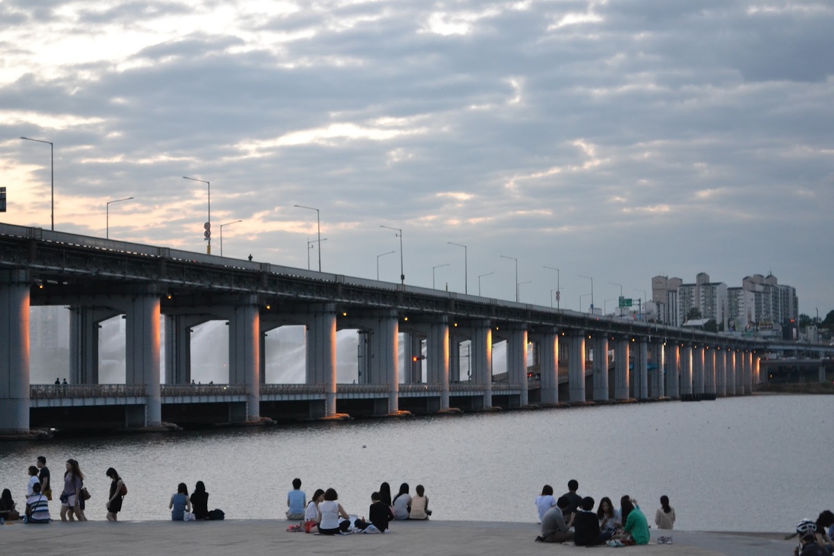                                                                            Мост через реку Вэй