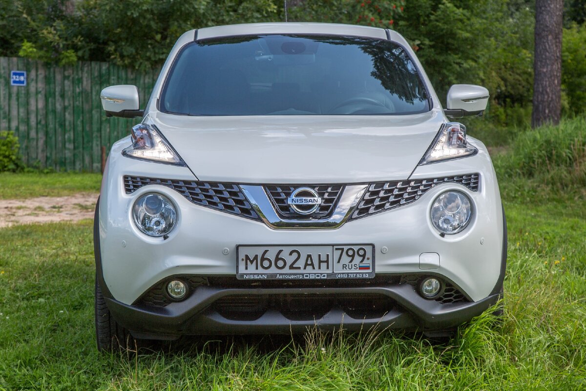 В ходе рестайлинга, в верхних секциях головной оптики появились светодиодные дневные ходовые огни