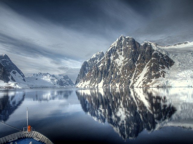 https://pixabay.com/ru/photos/lemairekanal-антарктика-экспедиции-856304/