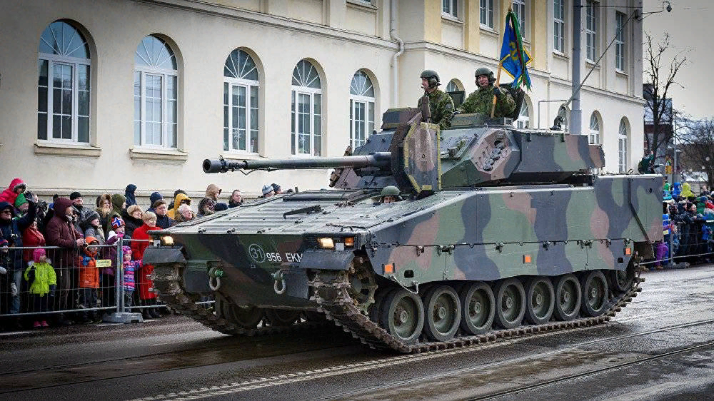 Сколько танков у эстонии. Армия эстонии парад. военный парад в эстонии. танк нато. танки нато в эстонии.