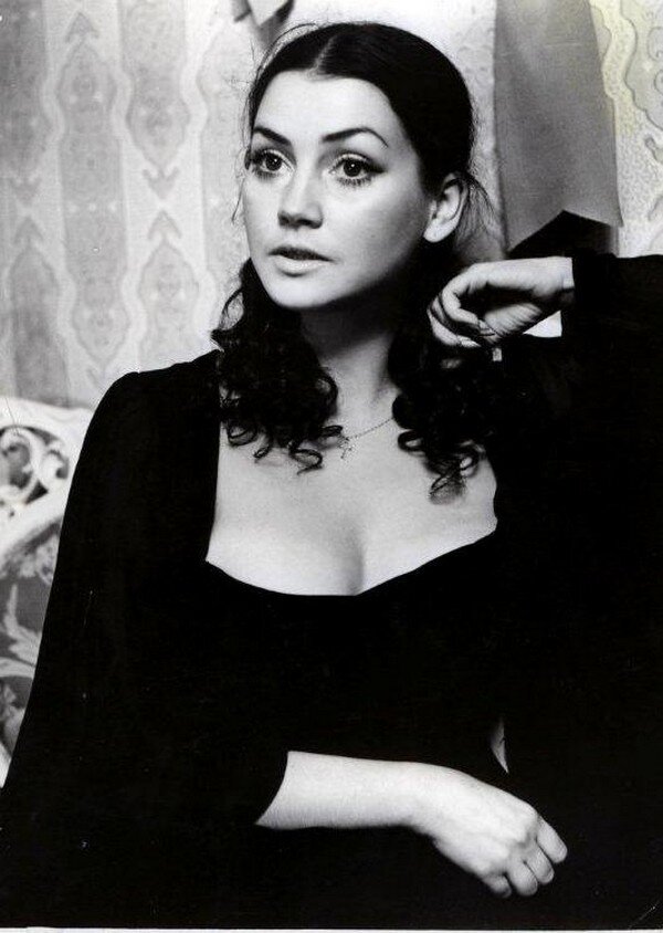 «У нее был роман с Янковским не только в кино, но и в жизни»: судьба одной из самых красивых советских актрис Елены…