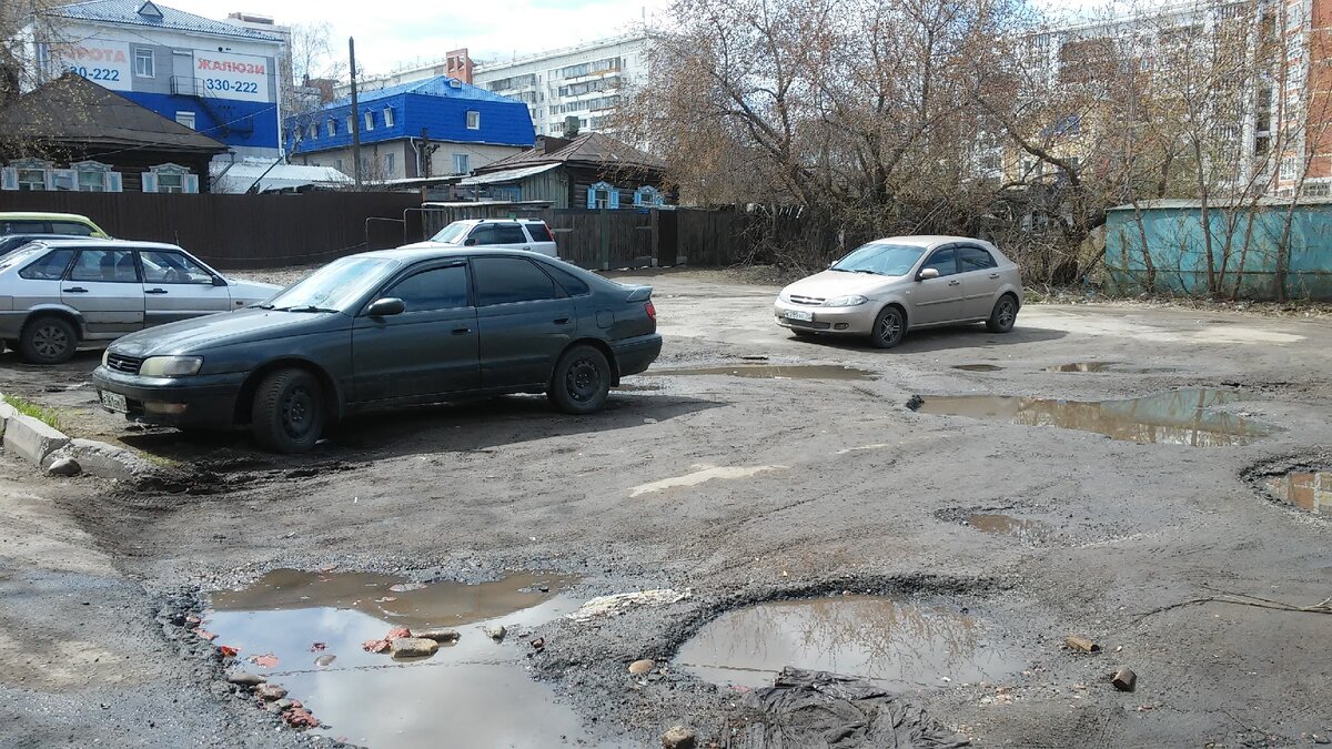 Двор на одной из центральных улиц