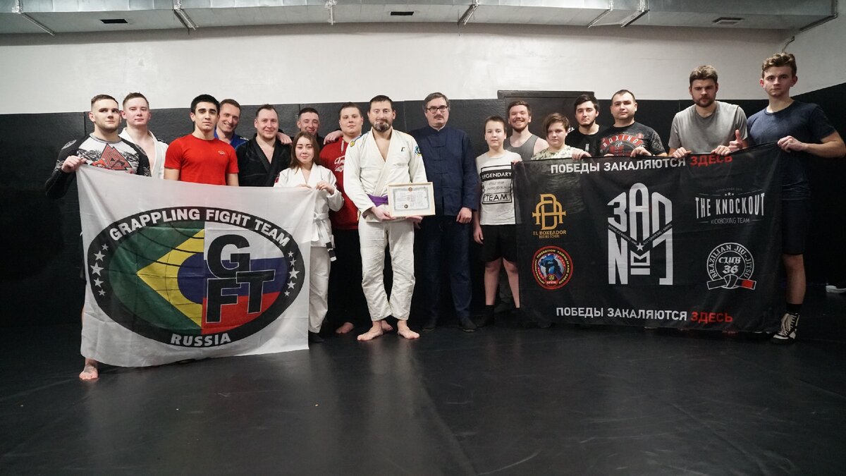 Такое нечасто увидишь: ци гун, бокс и БЖЖ на одном ковре