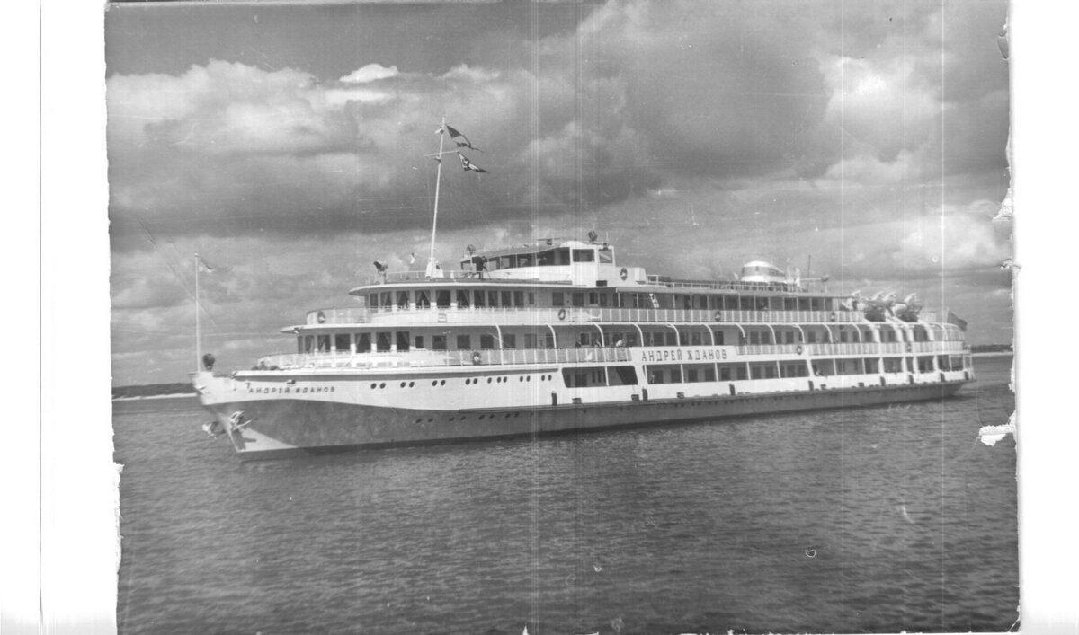 Теплоход "Андрей Жданов"