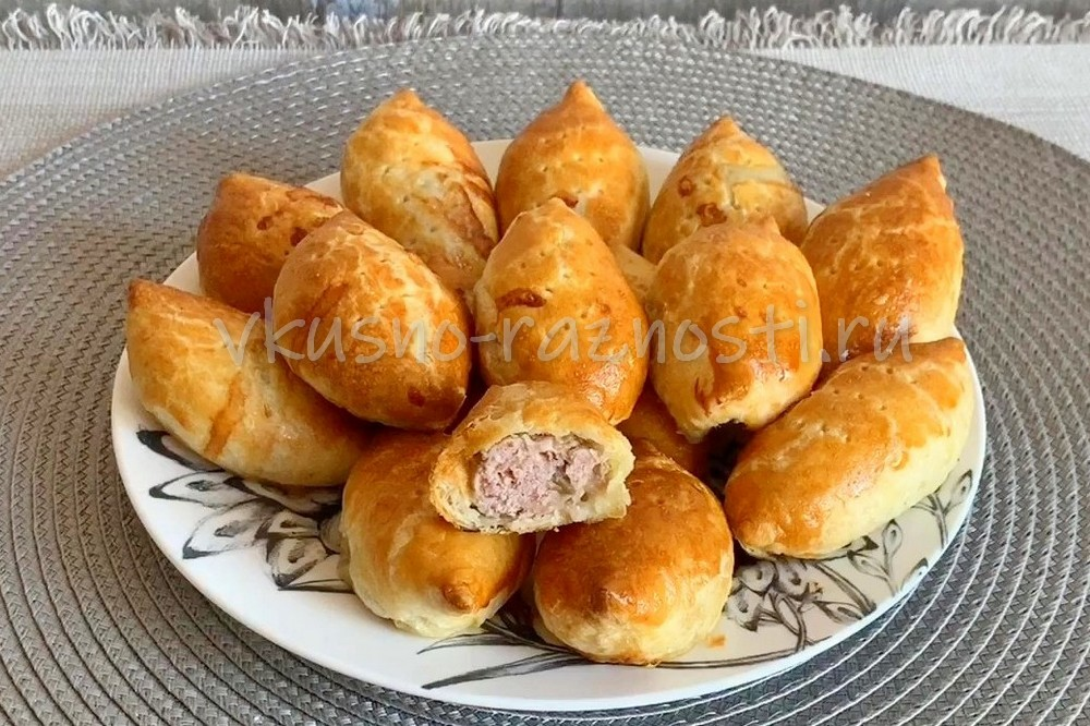 Пирожки с мясом из слоеного теста