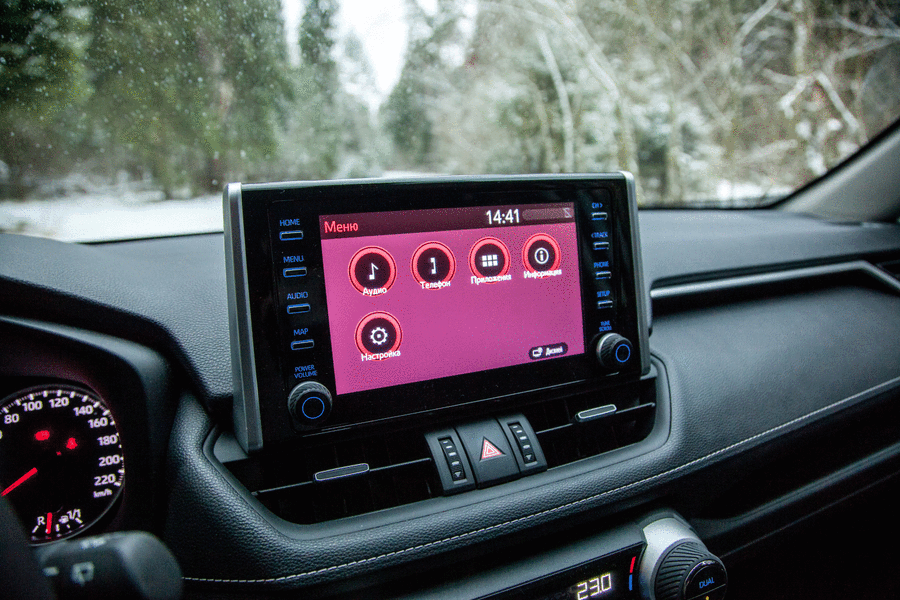 Японцы, не только в "Тойоте", почему-то считают, что мультимедийный экран - последнее, чему стоит уделять внимание. Отсюда сложное меню, посредственная графика и дизайн