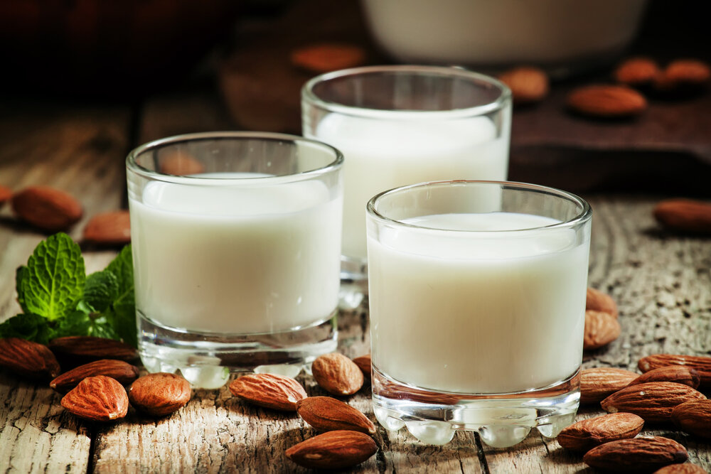 Миндальное молоко: польза, особенности и применение в кулинарии