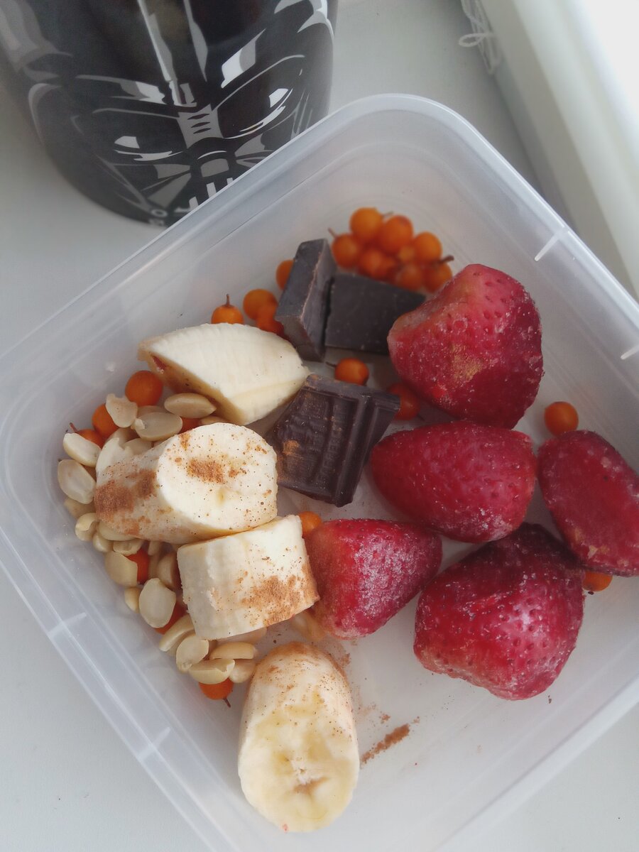 Закуской для вина могут быть фрукты, горький шоколад, ягод