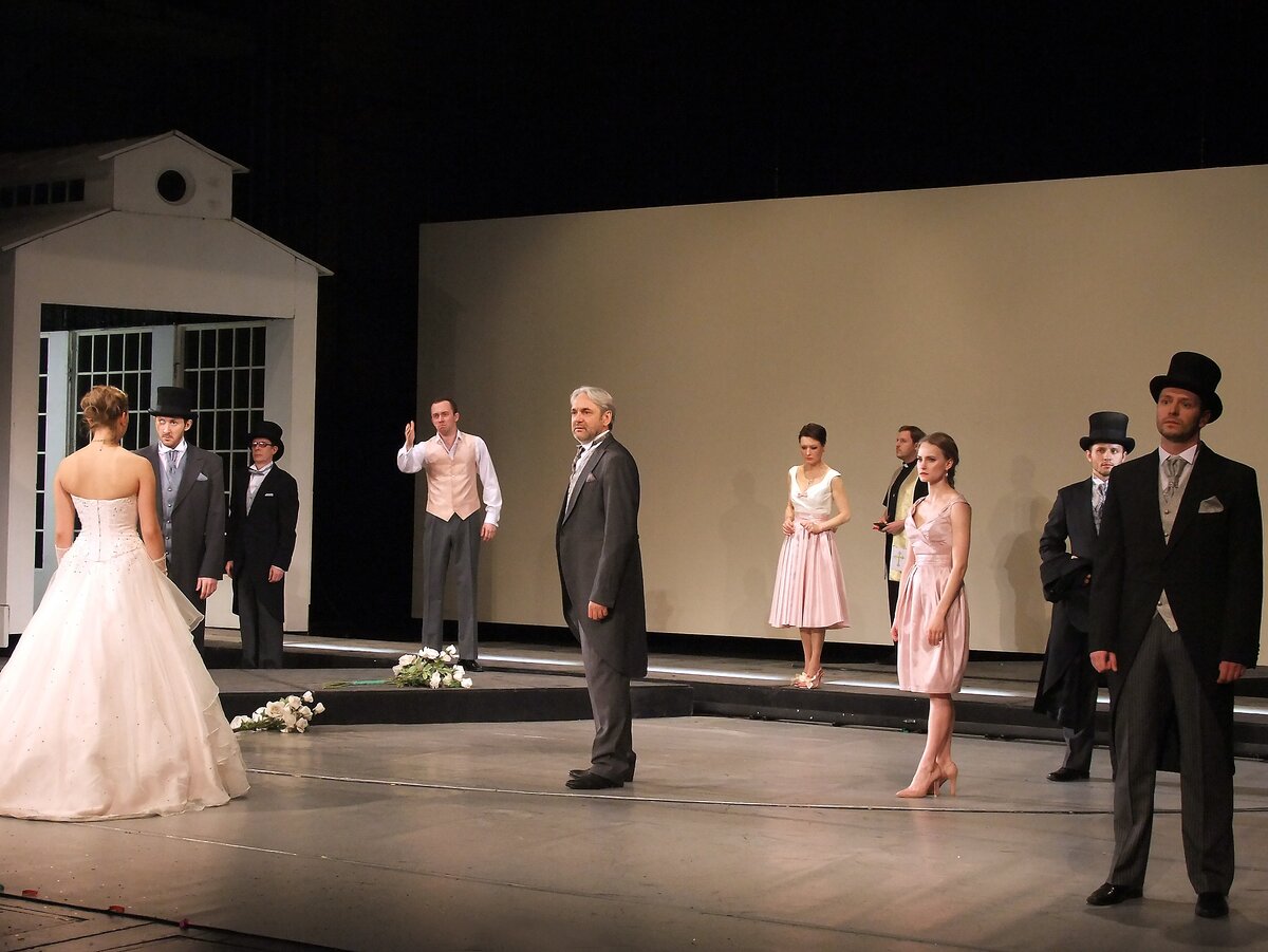 Много шума из ничего. Режиссёр Евгений Писарев. Московский драматический театр имени А.С.Пушкина