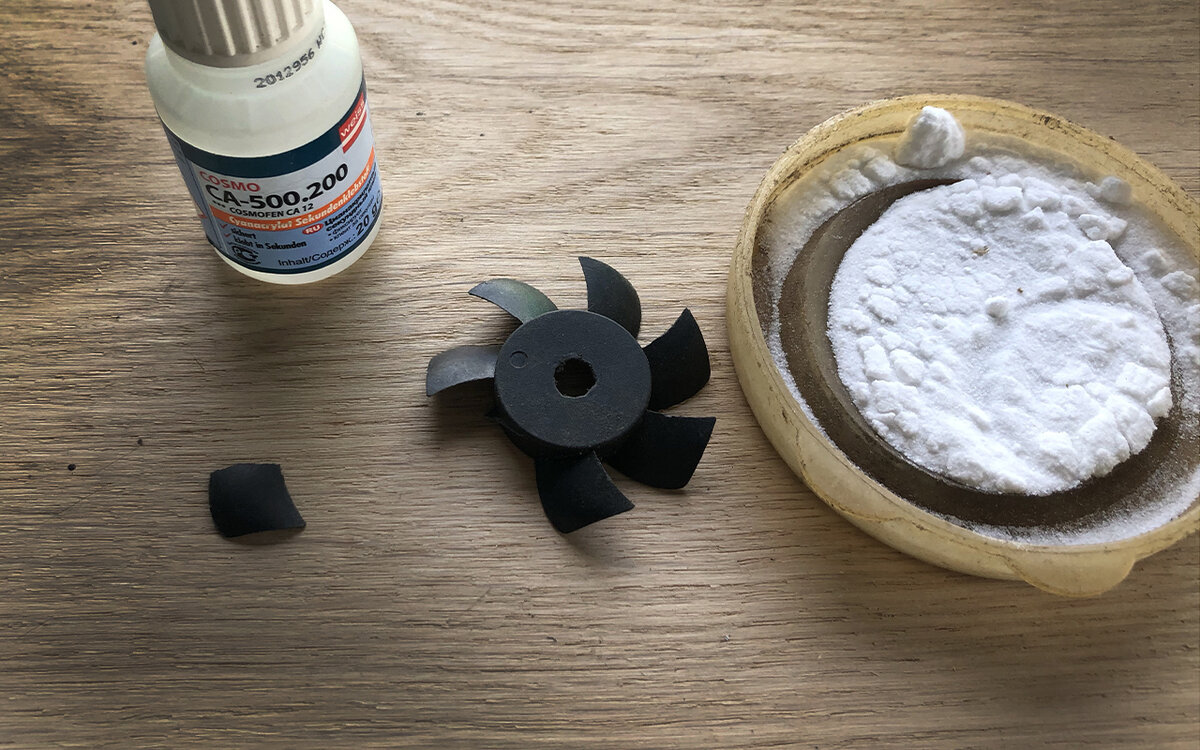 Лопасть отломана и это нужно исправить.