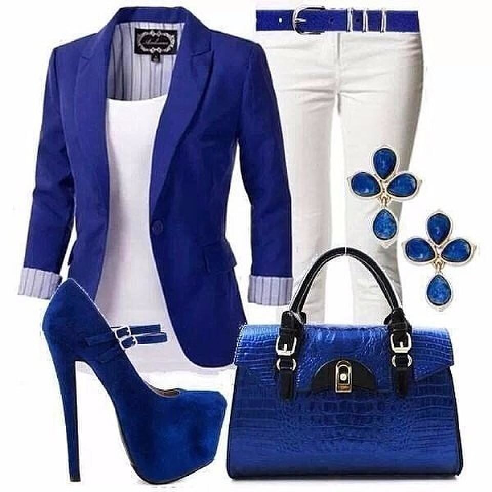Синее платье и белый пиджак
