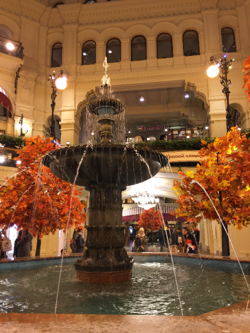 Новое оформление фонтана в ГУМе. Фото автора 20.09.20